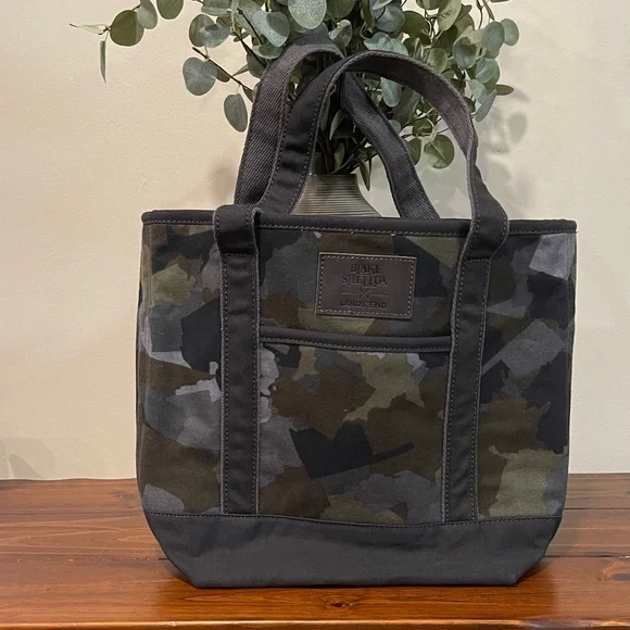 Land's End Camouflage Tote Bag - Black, Green & Gray. - Picture 1 of 9